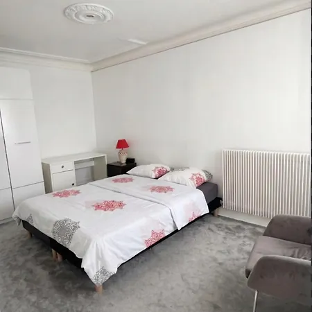 Eiffel Tower - Elegant 2 Br *